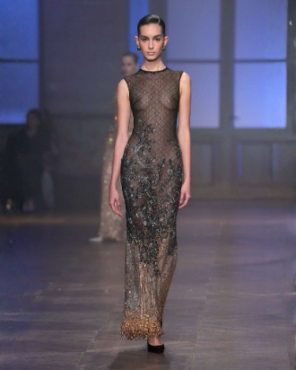 Iviny desfilando para Georges Hobeika