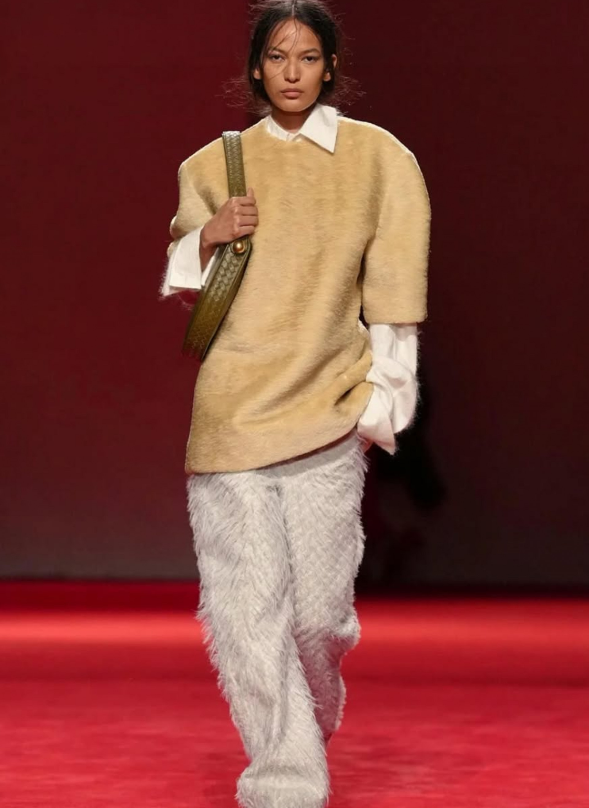 Luana Guimarães walking for Bottega Veneta