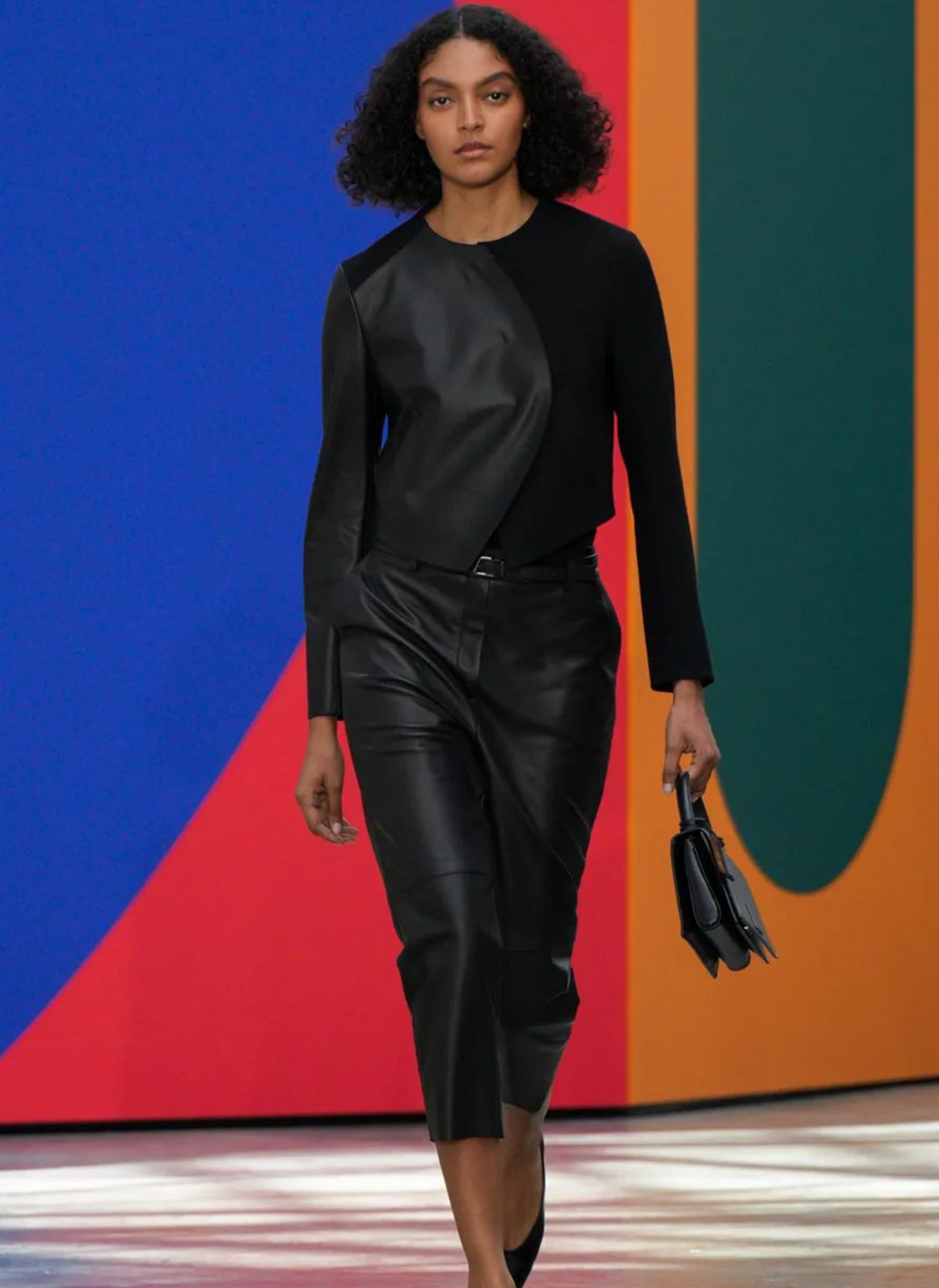 Maysa Barreto desfilando para Akris no PFW